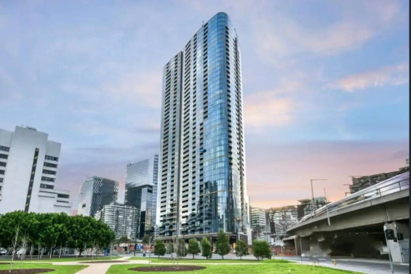 42D Stylish 2Br Apt Wcity View Nr Yarra River Crown Villa Melbourne Exteriör bild