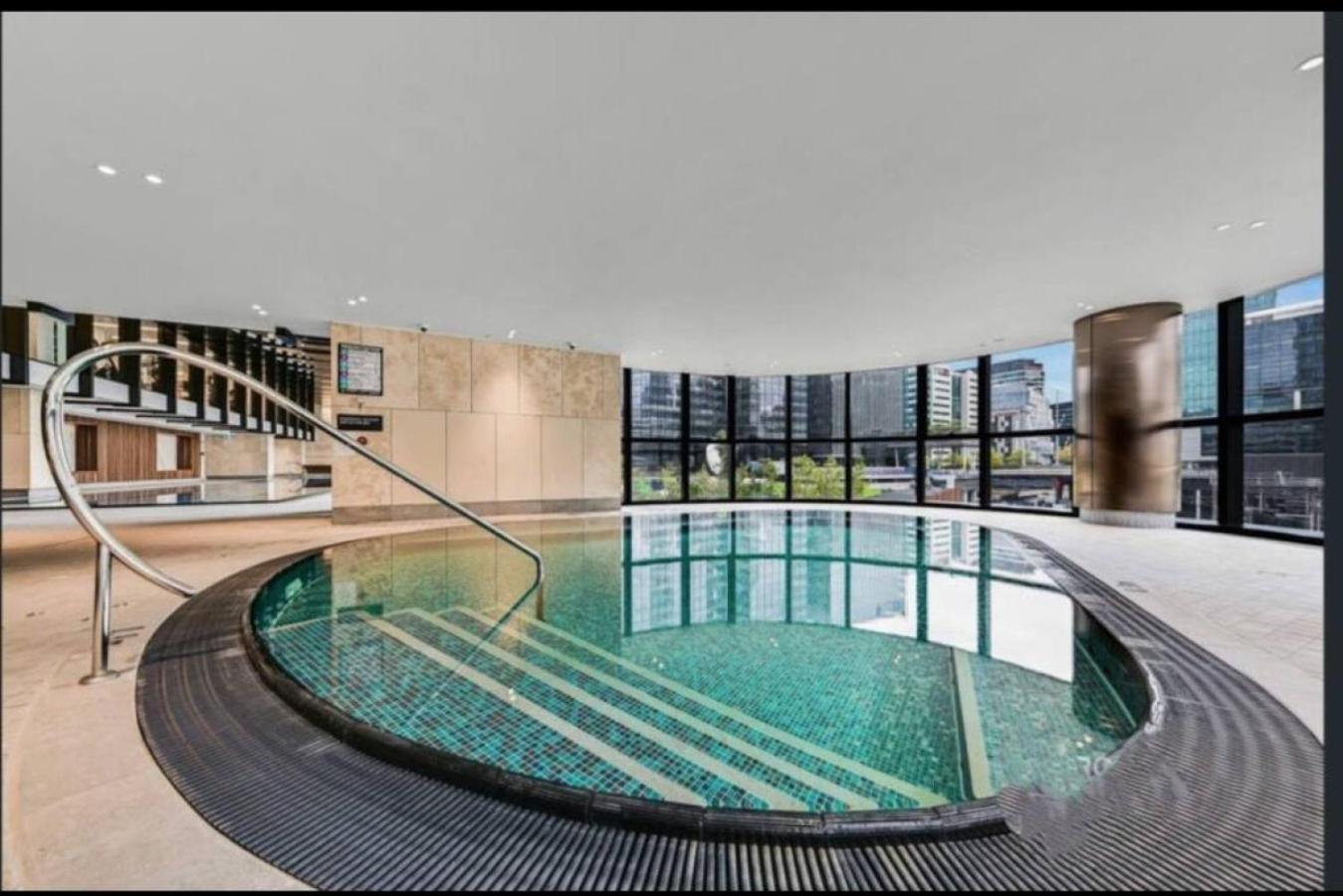 42D Stylish 2Br Apt Wcity View Nr Yarra River Crown Villa Melbourne Exteriör bild